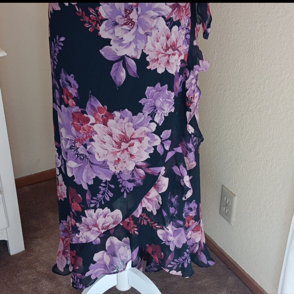 London Times Dark Floral Ruffled Midi Dress. Wedding Guest, Garden Party - Picture 10 of 14